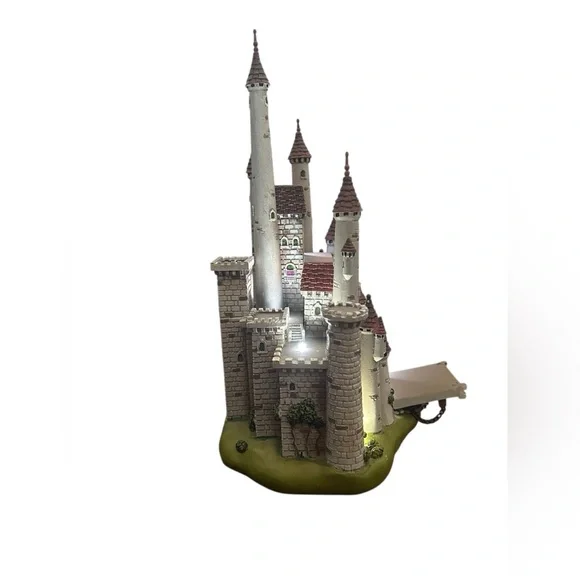 Disney Snow White Castle - #4 in Disney Castle Collection - w/lights - Picture 8 of 12